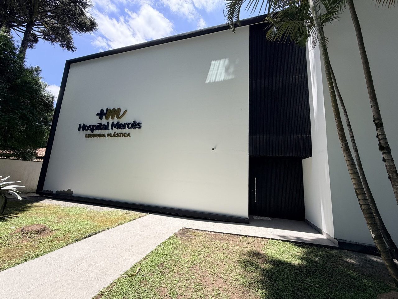 Fachada do Hospital Mercês em Curitiba